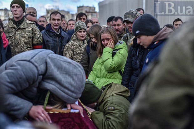 <p>На Майдані Незалежності пройшла церемонія прощання із загиблими бійцями. Фото: lb.ua / автор Олег Петрасюк</p>