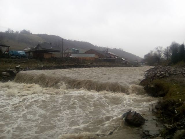 На Закарпатье – потоп. Фото: ГСЧС, соцсети