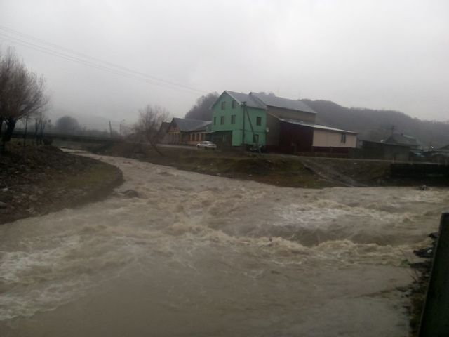 На Закарпатье – потоп. Фото: ГСЧС, соцсети