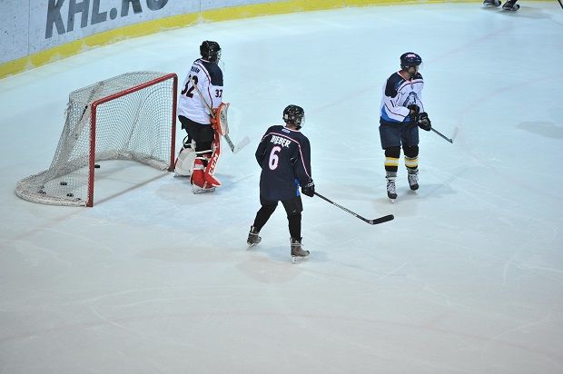 Джастин Бибер сыграл в хоккей. Фото medvescak.com