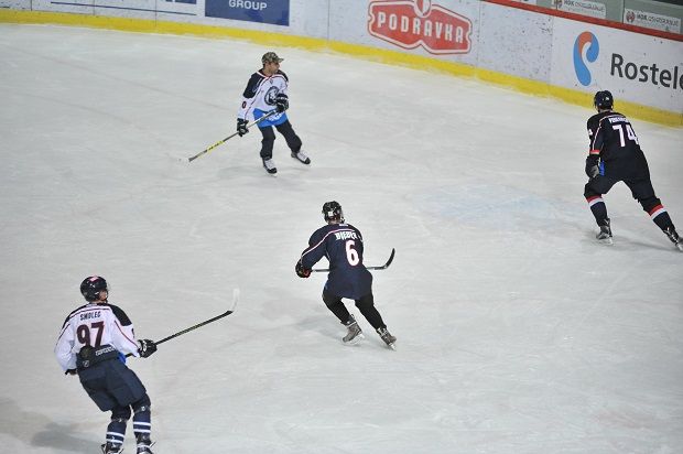 Джастин Бибер сыграл в хоккей. Фото medvescak.com