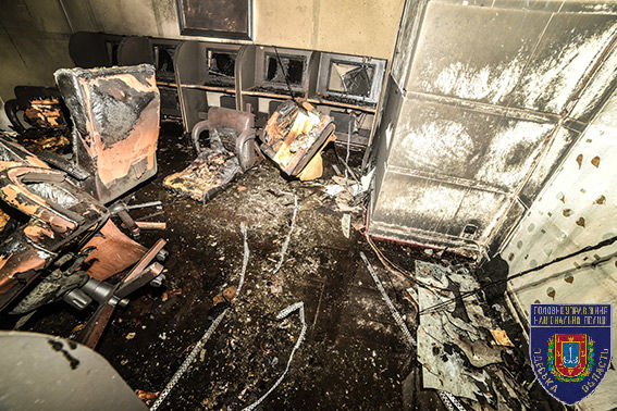 В Одессе горел торговый центр. Фото: полиция