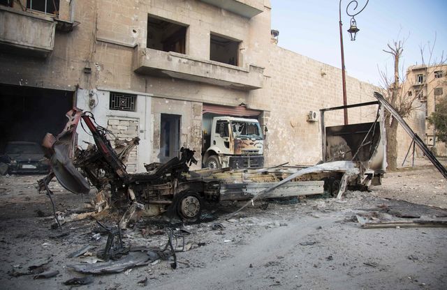 <p>Наслідки бомбардувань в Алеппо. Фото: AFP</p>