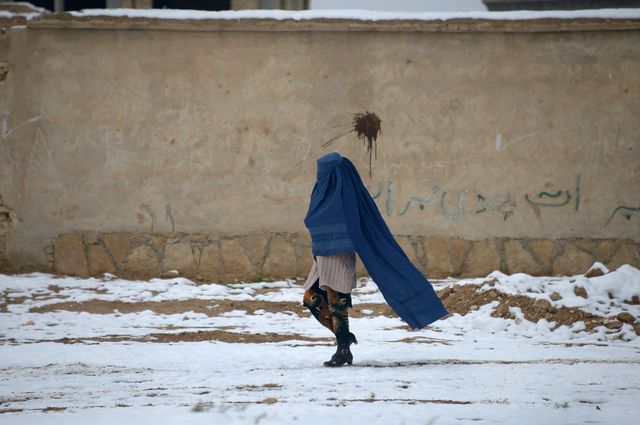 В Афганистане выпал снег, а столбики термометров опустились до минусовых показателей. Фото: AFP