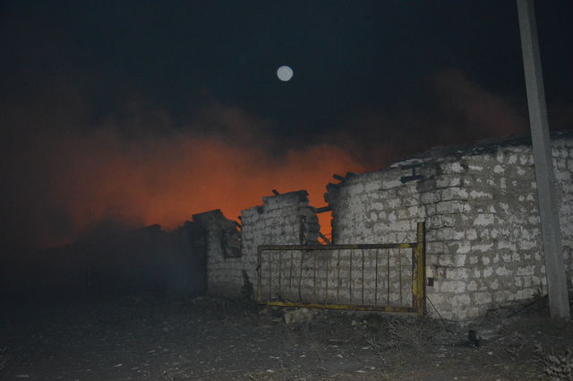 <p>Масштабна пожежа на території приватного підприємства &laquo;Мир&raquo;. Фото: ДСНС</p>