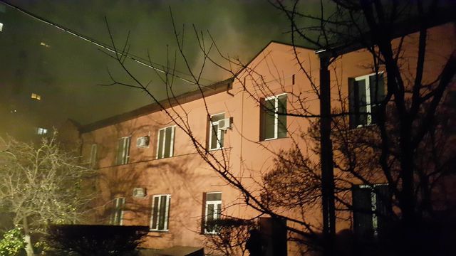 <p>Масштабна пожежа в Києві на Пироговського</p> | Фото: Влад Антонов