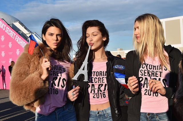 Модели Victoria's Secret готовятся к показу в Париже. Фото: instagram.com/jastookes, instagram.com/bellahadid, instagram.com/sarasampaio, instagram.com/taylor_hill