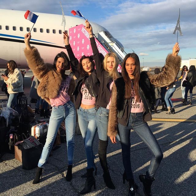 Модели Victoria's Secret готовятся к показу в Париже. Фото: instagram.com/jastookes, instagram.com/bellahadid, instagram.com/sarasampaio, instagram.com/taylor_hill