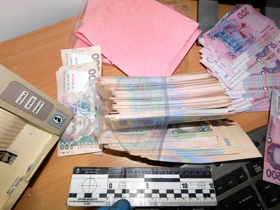 Организатору фальшивого обменника грозит тюремный срок. Фото: ГУ НП Киева