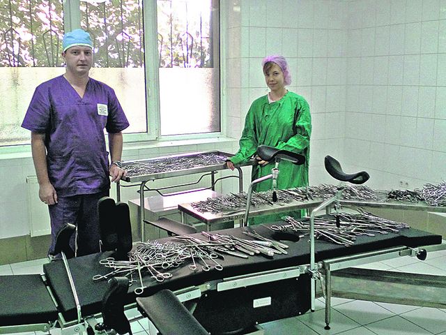 В операционной. Хирурги получили новые инструменты для работы. Фото: facebook.com