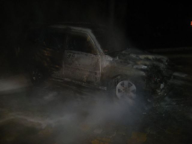В Черноморске сгорел внедорожник Mitsubishi Pajero. Фото Серей Шумский / Facebook