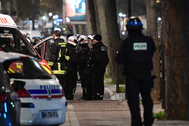 <p><span>У Парижі озброєний грабіжник взяв у заручники сімох осіб, фото AFP</span></p>