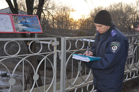 Мужчина трагически умер в Николаевском зоопарке. Фото: полиция