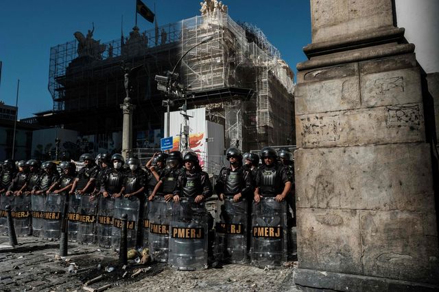 <p>Зіткнення в Ріо, фото AFP</p>