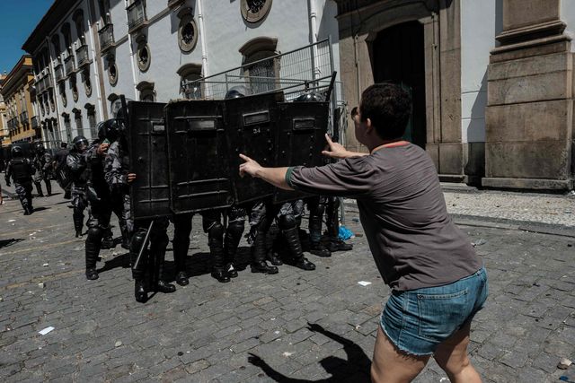 Столкновения в Рио, фото AFP