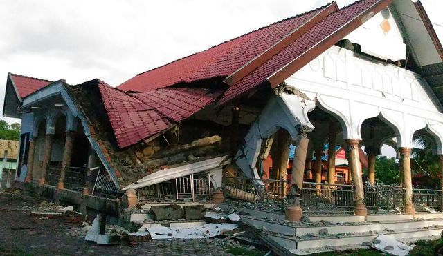 Разрушительное землетрясение произошло в Индонезии сегодня рано утром. Фото: AFP