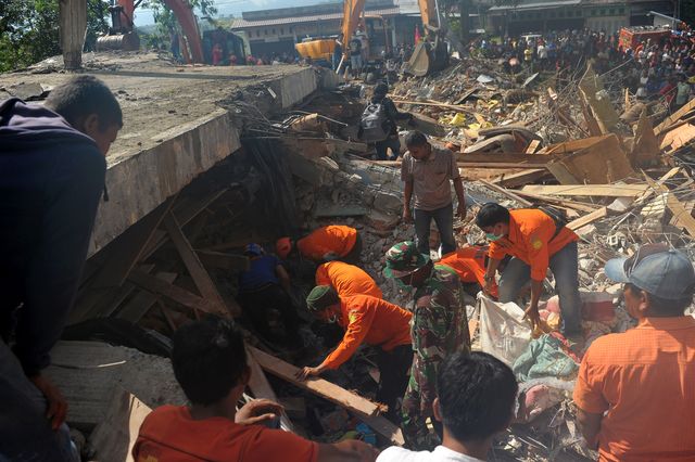 Разрушительное землетрясение произошло в Индонезии сегодня рано утром. Фото: AFP
