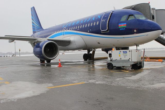В аэропорту обледенели взлетные полосы, самолеты и оборудованиею Фото: пресс-служба "Борисполя"