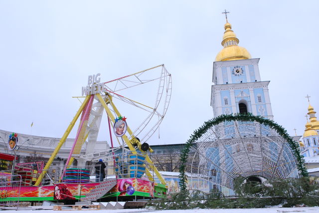 Михайлівська площа. Майбутнє колесо огляду і Різдвяний тунель бажань | Фото: Анатолiй Бойко