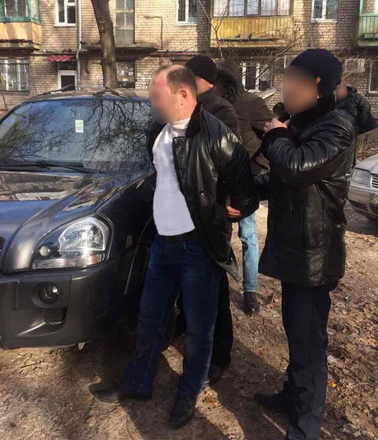 В Запорожье полицейского-взяточника задержали "на горячем". Фото: полиция