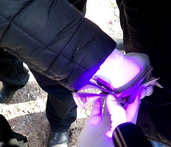 В Запорожье полицейского-взяточника задержали "на горячем". Фото: полиция