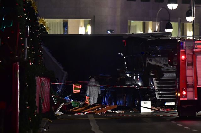 <p>Вантажівка в'їхала в різдвяний ярмарок в Берліні, фото AFP</p>