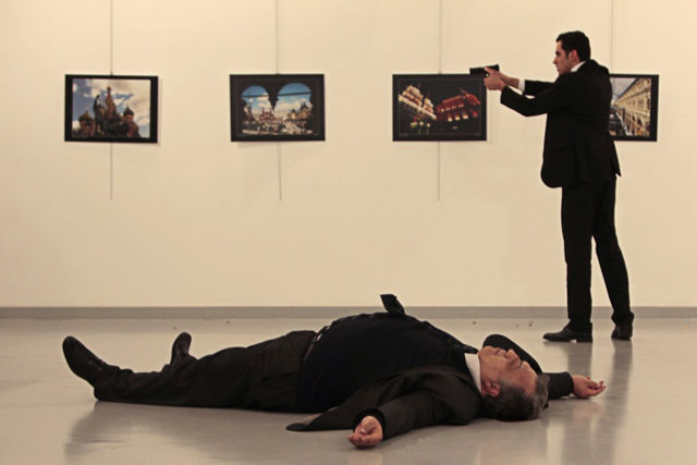 <p>Напад на Карлова стався під час відкриття фотовиставки, фото AFP</p>