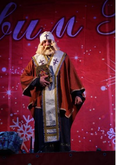 На День святого Николая в Запорожье открыли новогоднюю елку. Фото: Запорожская ОГА