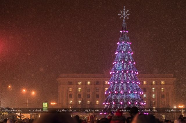 <p>Харків похвалився найвищою в країні ялинкою. Фото: city.kharkov.ua</p>