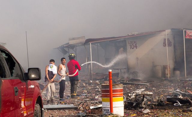 <p><span>Число жертв вибуху на ринку феєрверків в Мексиці зросло до 27 осіб, фото AFP</span></p>