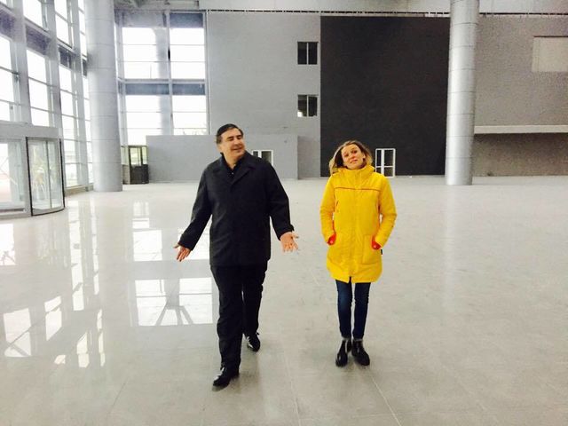 Саакашвили и Бобровская посетили новый терминал аэропорта. Фото: facebook.com/SaakashviliMikheil