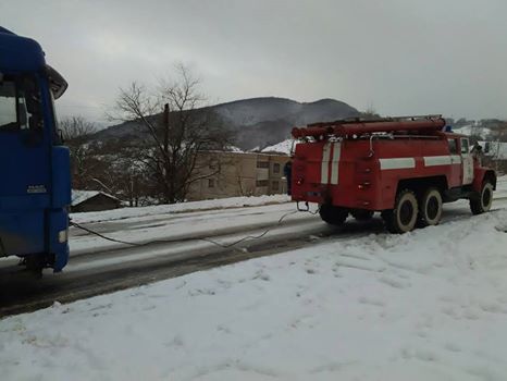 <p>Снігопад і наслідки. Фото: соцмережі, mukachevo.net</p>