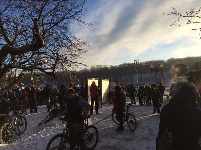 <p>У Москві при 30 градусах морозу провели велопарад. Фото: соцмережі; mskagency.ru</p>