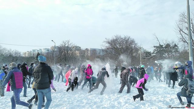 Одесситы не унывают и наслаждаются снежной зимой. Фото: Пушкинская