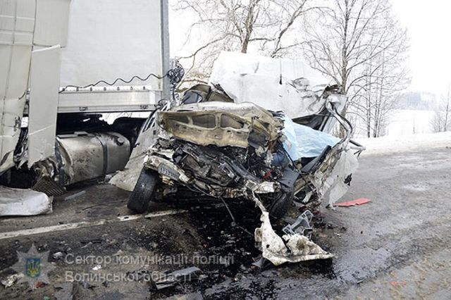 <p>На місці аварії. Фото: vl.npu.gov.ua</p>