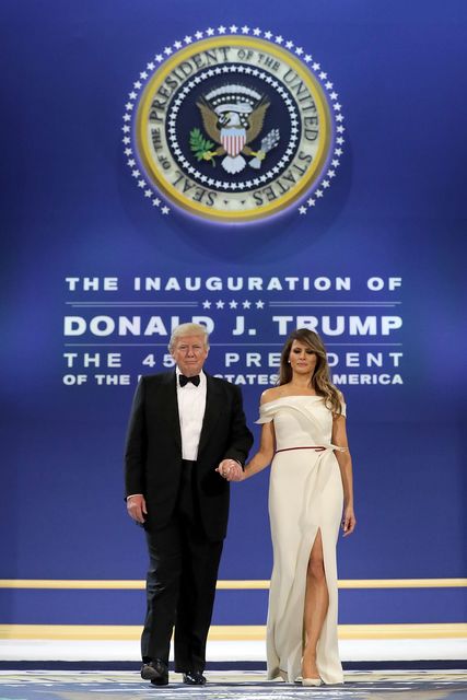 <p>Меланія і Дональд Трамп на балу. Фото: AFP</p>