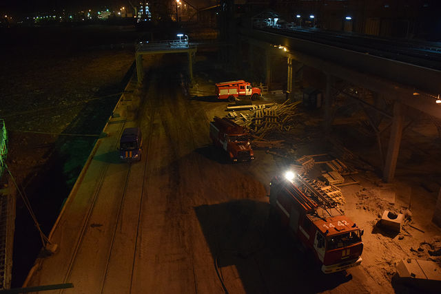 В порту Николаева вспыхнула загрузочная машина. Фото: ГСЧС
