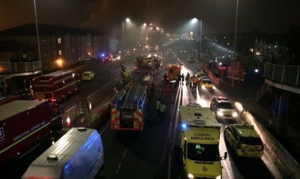 В жилом комплексе восточной части Лондона прогремел взрыв. Фото: Mirror