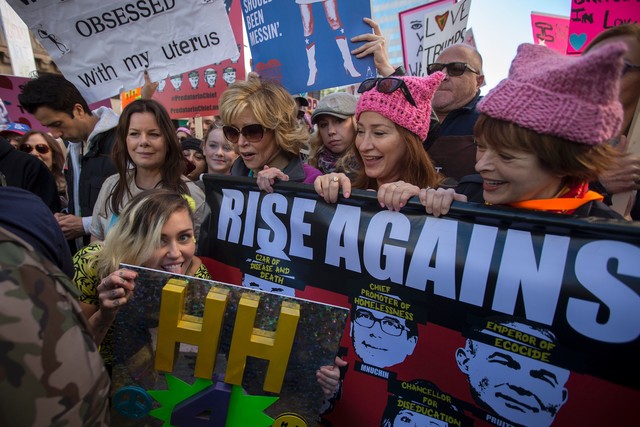 <p>Майлі Сайрус на марші жінок проти Трампа. Фото: AFP</p>