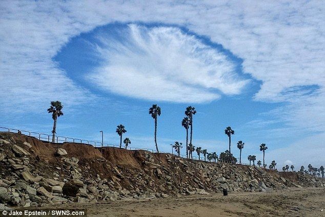Странные облака напугали жителей Калифорнии. Фото: Тони Белмонт