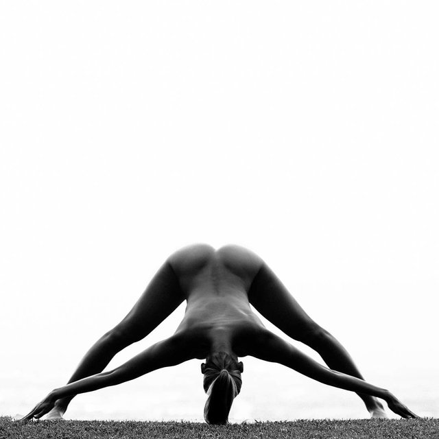 Фото: instagram.com/nude_yogagirl