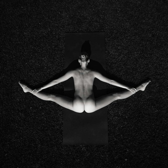 <p>Фото: instagram.com/nude_yogagirl</p>