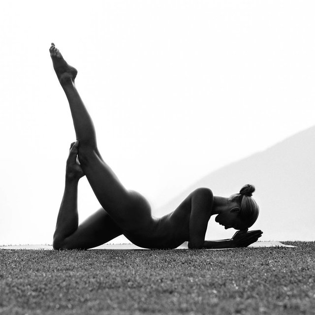 <p>Фото: instagram.com/nude_yogagirl</p>