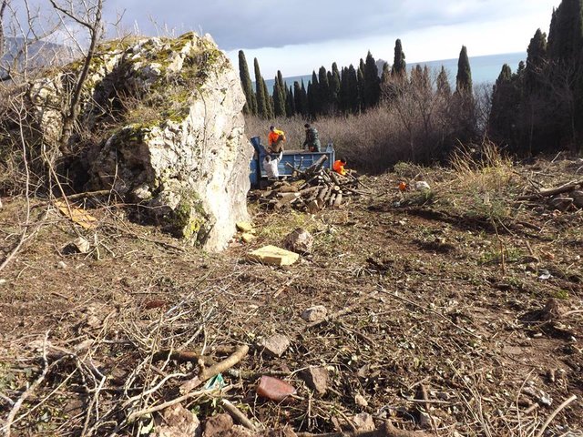 В Крыму уничтожают древнее кладбище. Фото: соцсети