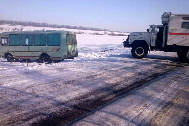Школьный автобус и трактор утонули в Днепропетровской области. Фото: ГСЧС