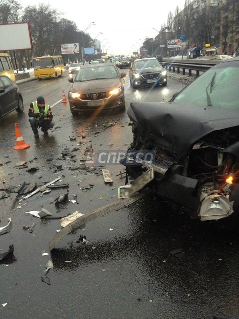 <p>Аварія на проспекті Перемоги. Фото: espreso.tv</p>