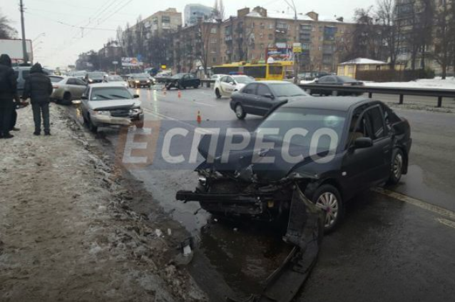 <p>Аварія на проспекті Перемоги. Фото: espreso.tv</p>