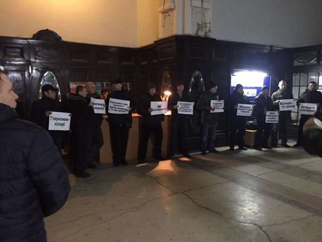 Во Львове – пикет возле суда. Фото: соцсети