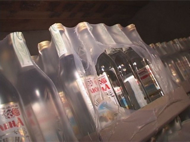 Правоохранители изъяли более 12 тысяч литров незаконной алкогольной продукции. Фото: СБУ