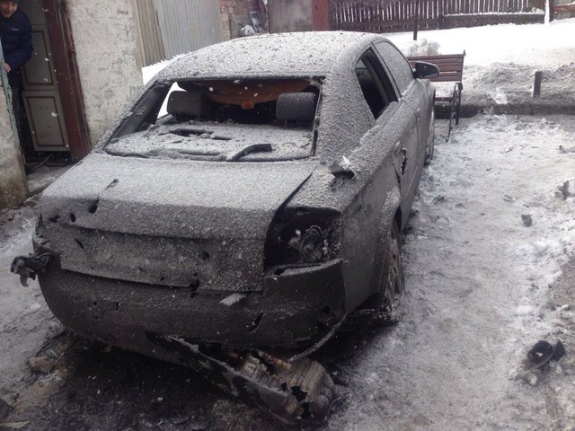 <p>У Макіївці палають авто. Фото: соцмережі</p>
